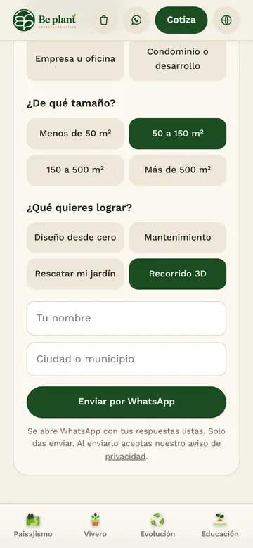 El cotizador en celular con respuestas elegidas («50 a 150 m²» y «Recorrido 3D») en botones grandes y el botón Enviar por WhatsApp.