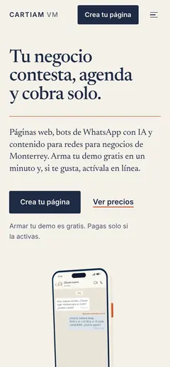 El mismo inicio de cartiamvm.com en celular, con el botón «Crea tu página» y el celular de la escena abajo.