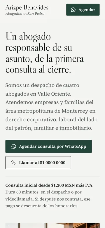Portada de Arizpe Benavides Abogados en el celular: «Un abogado responsable de su asunto» con el botón para agendar consulta.